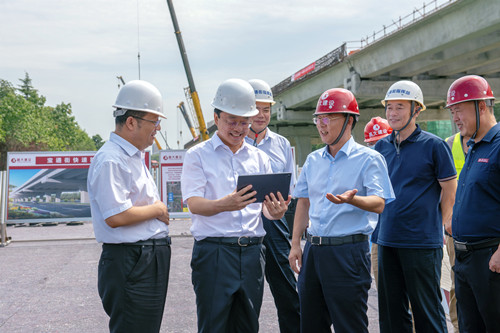 劉運(yùn)市長來集團(tuán)調(diào)研并視察集團(tuán)承建寶通街工程